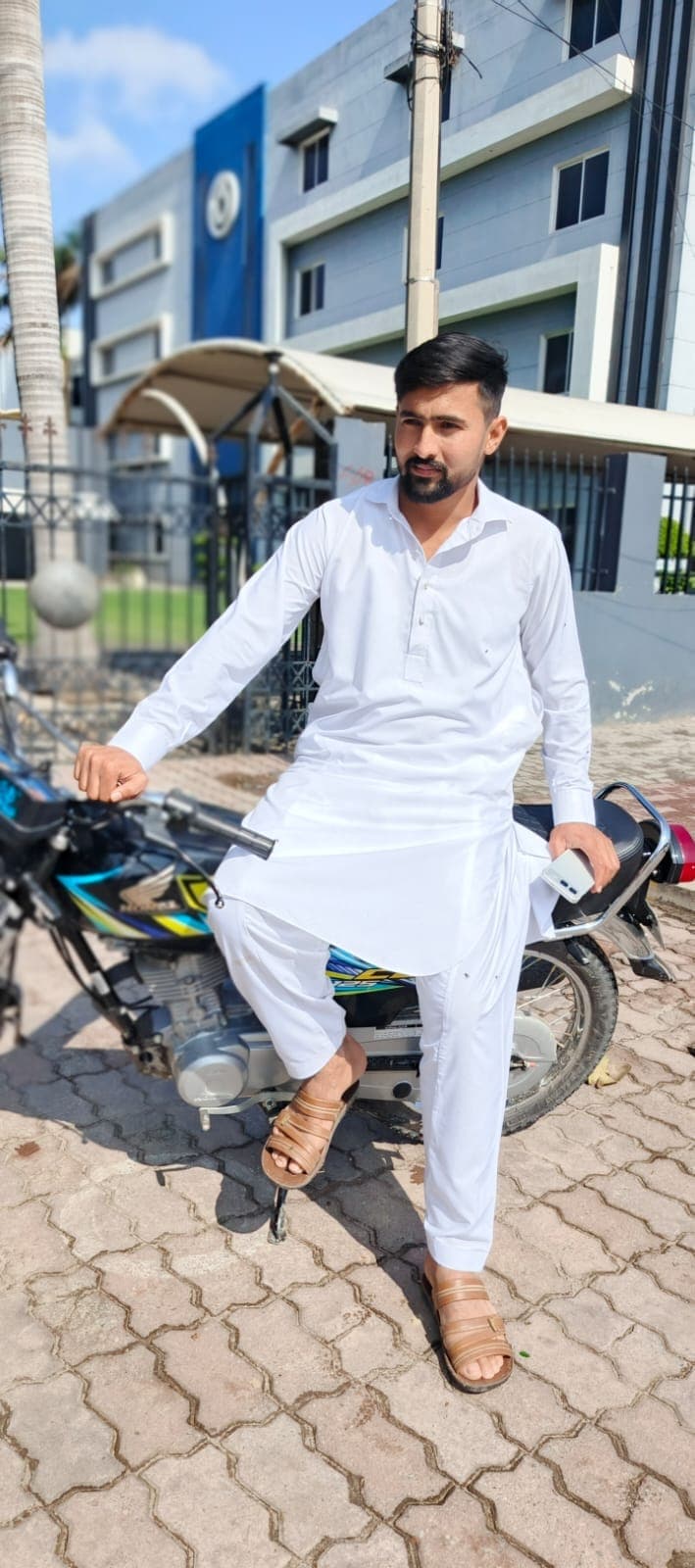 M Mohsin Waris - Novio